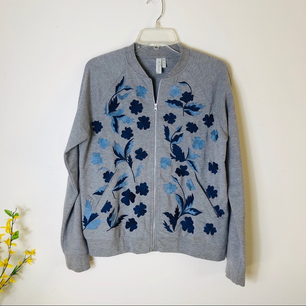 Sahalie embroidered sweater size M